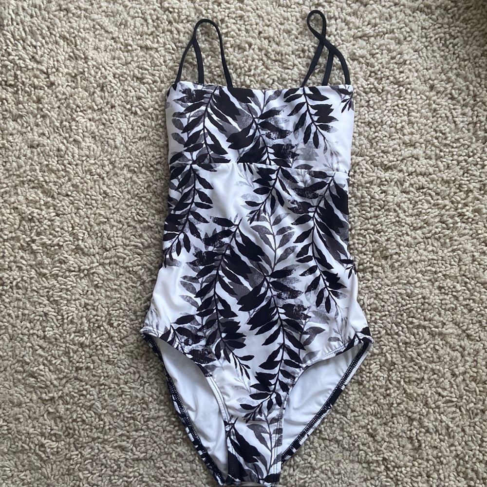 Splendid Women’s Swimsuit One piece black and white size Small lined frontside